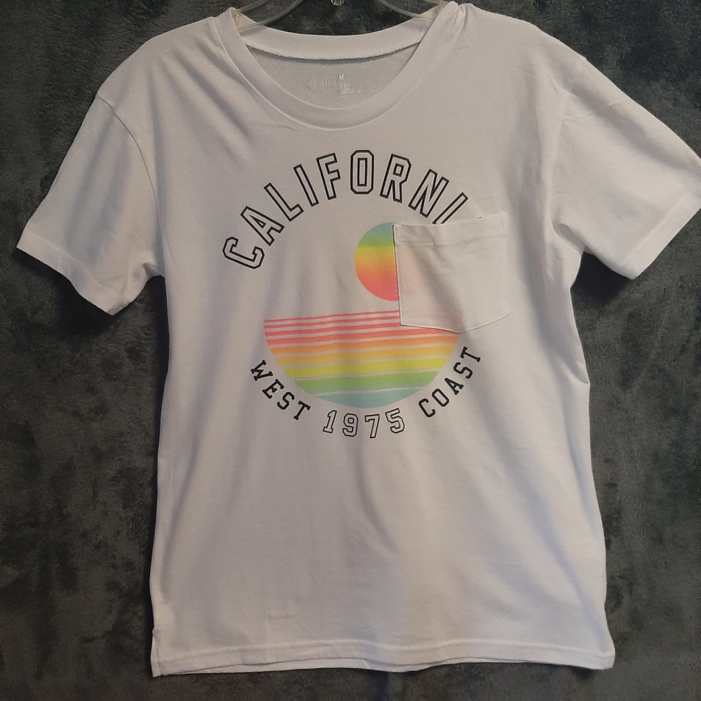 Juniors Flirtitude T-Shirt Size Med. White
